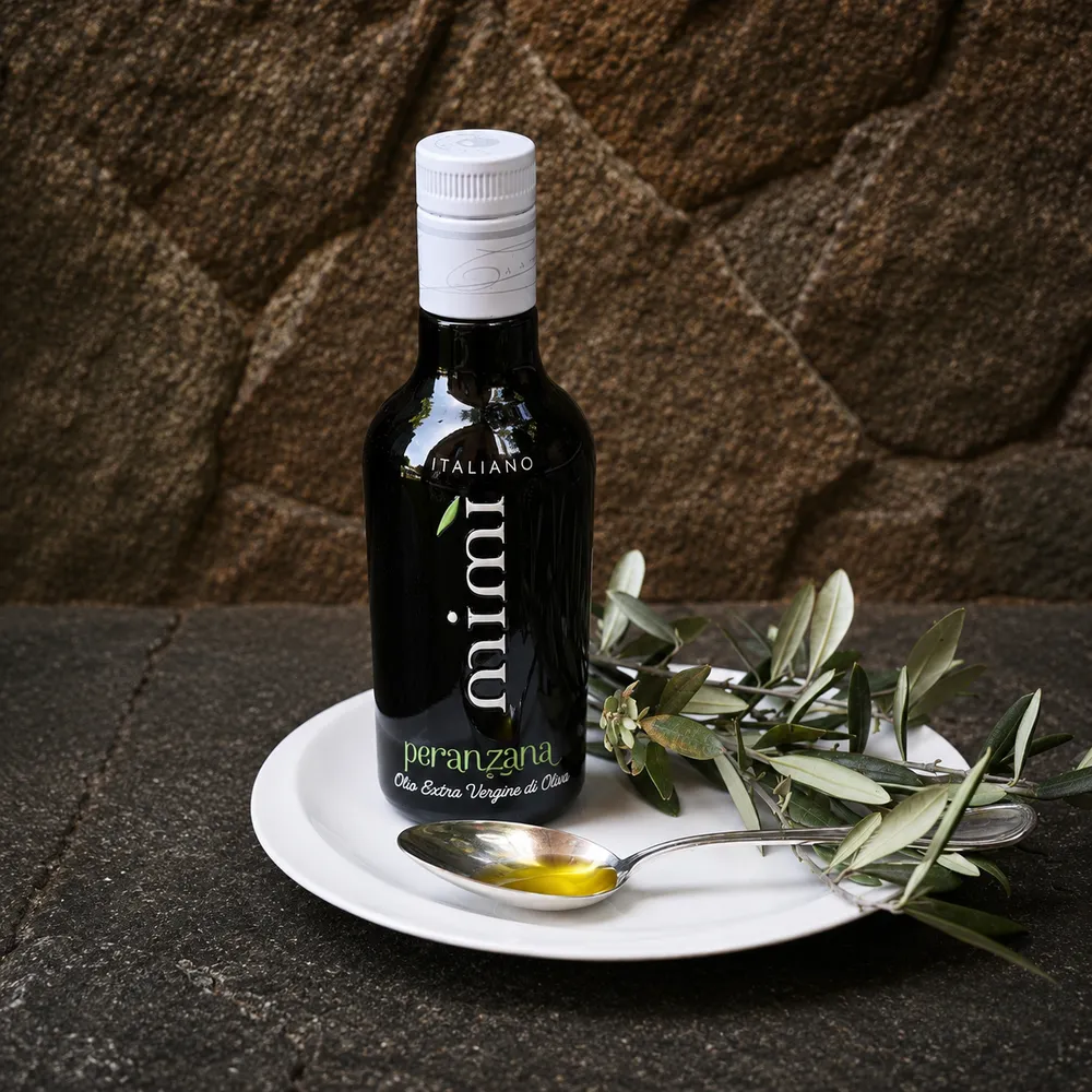 Immagine lifestyle olio extra vergine di oliva Mimi Peranzana